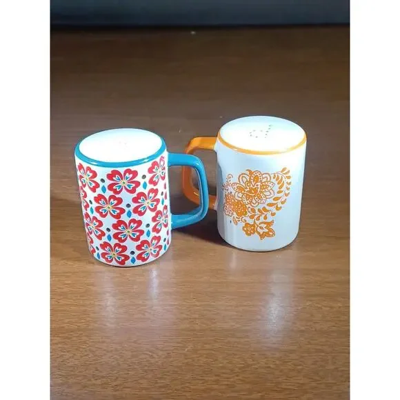 The Pioneer Woman Flea Market Salt & Pepper Shakers Excellent Condition - Picture 11 of 11